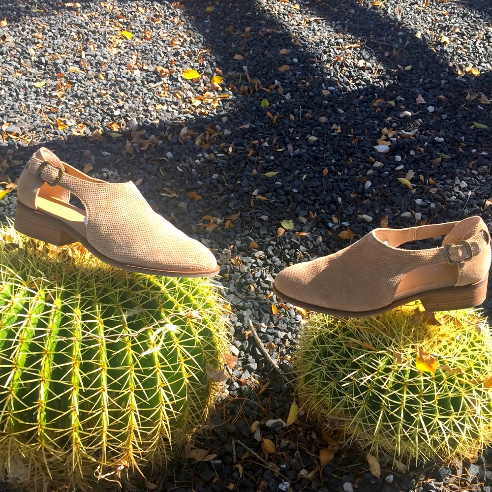 Crown Vintage Charmed Booties Natural/Tan Size 10